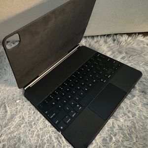 Apple Keyboard for 13 inch iPad Pro M1 and M2 and iPad Air.